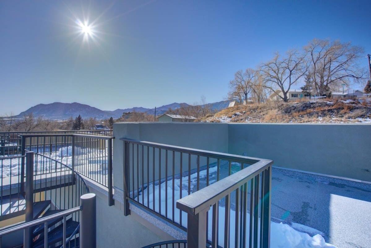 4Bd Home W Rooftop Patio Fire Pit & Mountain Views Colorado Springs Ngoại thất bức ảnh